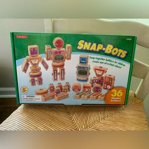 Snap-Bots Wooden Builders - 36 Pieces